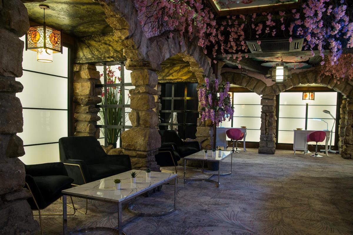 Holyrood Hotel - Leisure Centre & The Spa At Orchids バンドラン エクステリア 写真