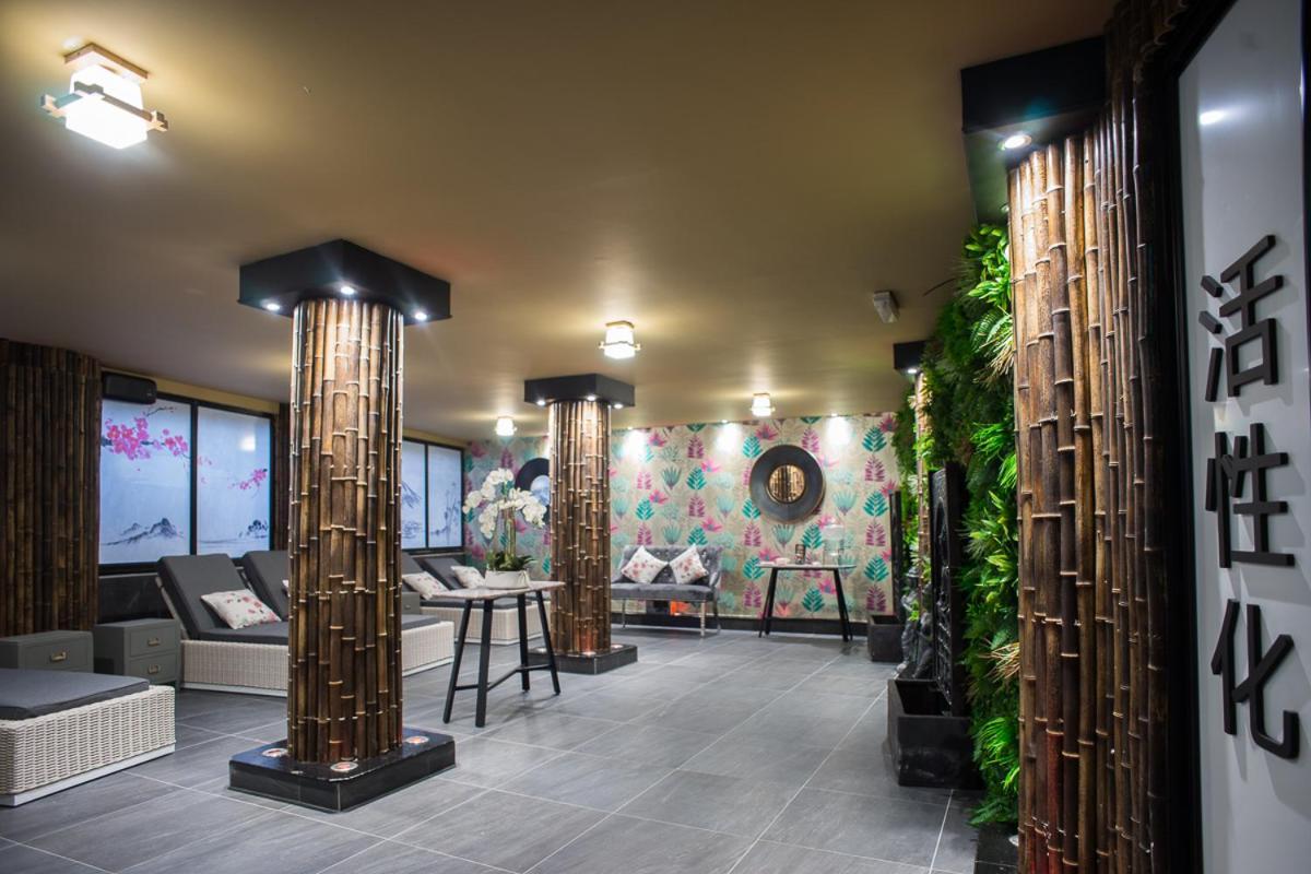Holyrood Hotel - Leisure Centre & The Spa At Orchids バンドラン エクステリア 写真