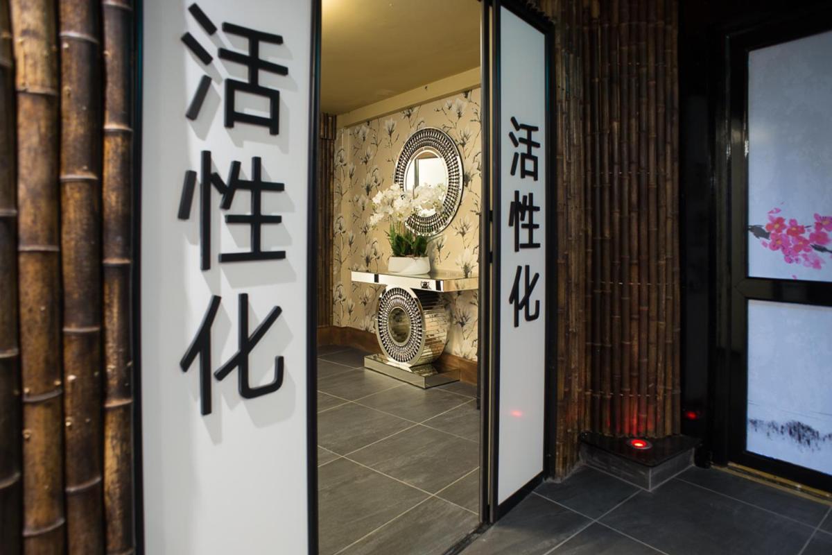 Holyrood Hotel - Leisure Centre & The Spa At Orchids バンドラン エクステリア 写真