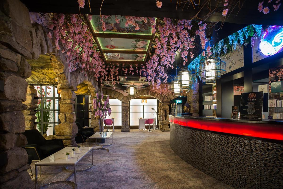Holyrood Hotel - Leisure Centre & The Spa At Orchids バンドラン エクステリア 写真