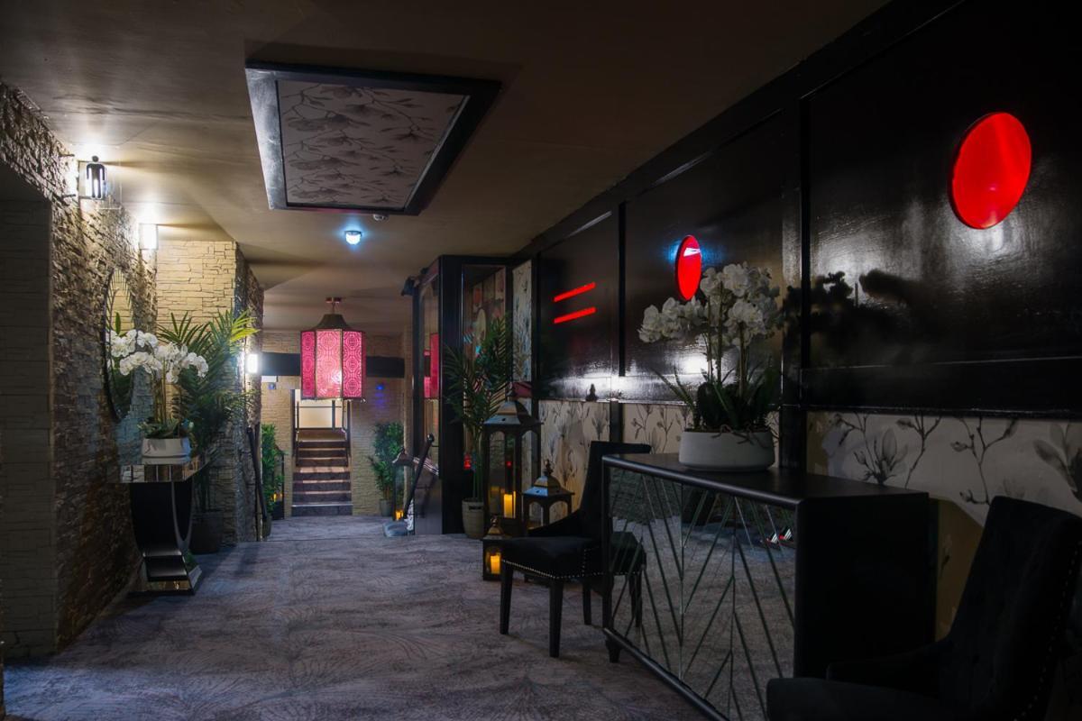 Holyrood Hotel - Leisure Centre & The Spa At Orchids バンドラン エクステリア 写真