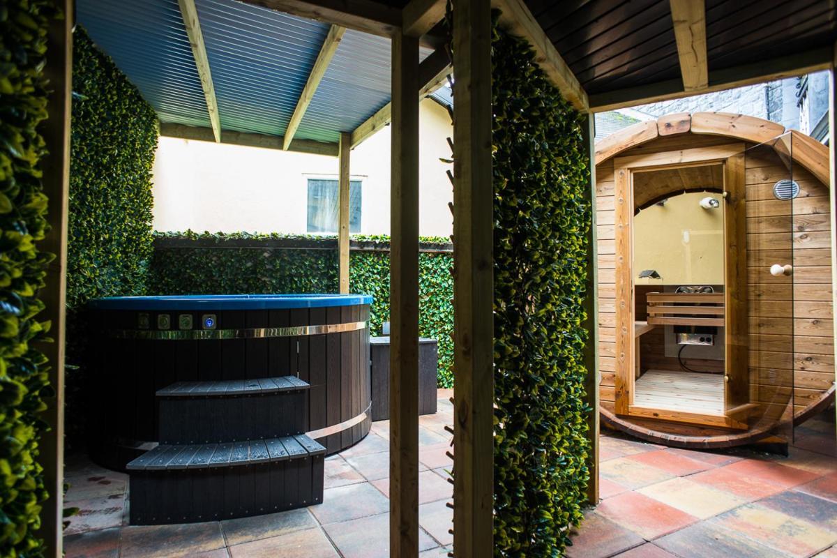 Holyrood Hotel - Leisure Centre & The Spa At Orchids バンドラン エクステリア 写真