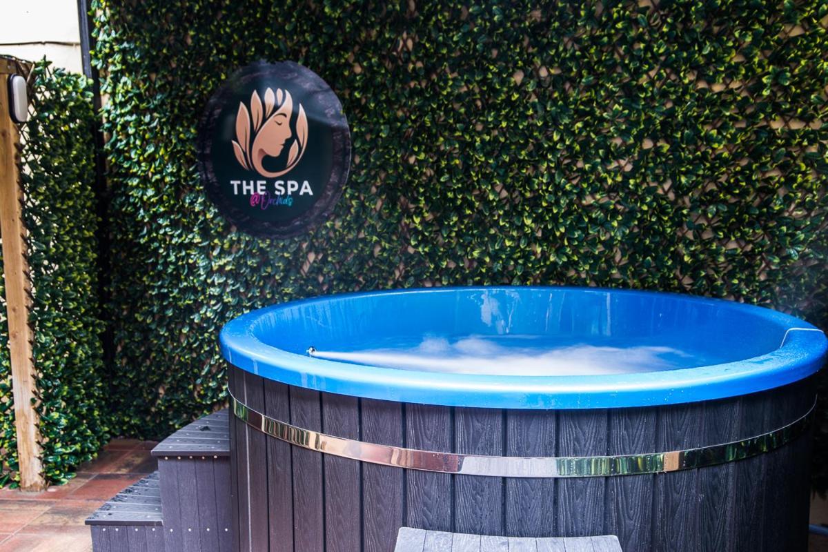 Holyrood Hotel - Leisure Centre & The Spa At Orchids バンドラン エクステリア 写真