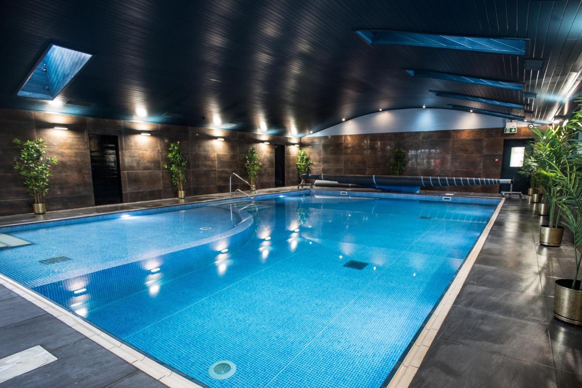 Holyrood Hotel - Leisure Centre & The Spa At Orchids バンドラン エクステリア 写真