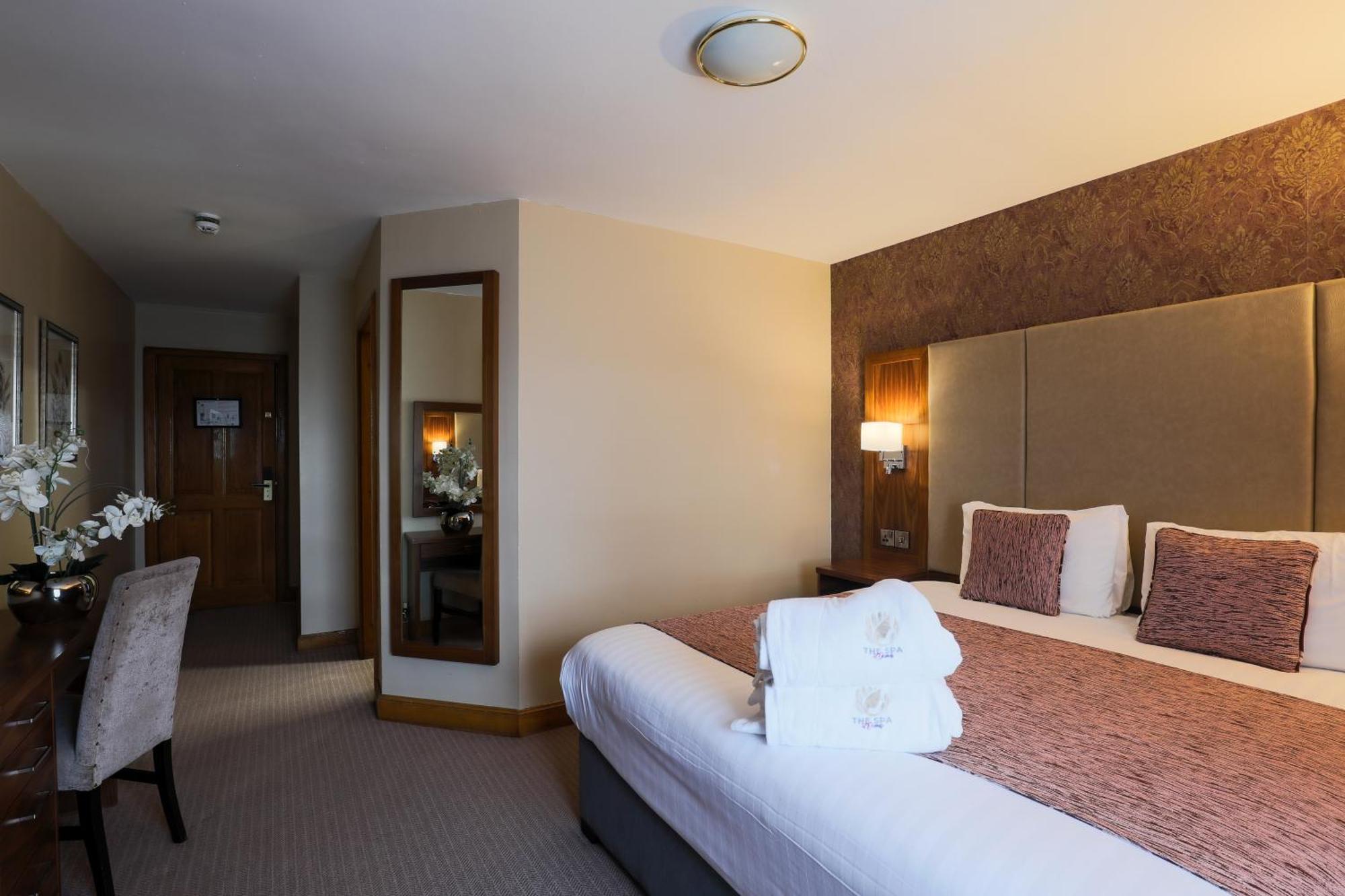 Holyrood Hotel - Leisure Centre & The Spa At Orchids バンドラン エクステリア 写真