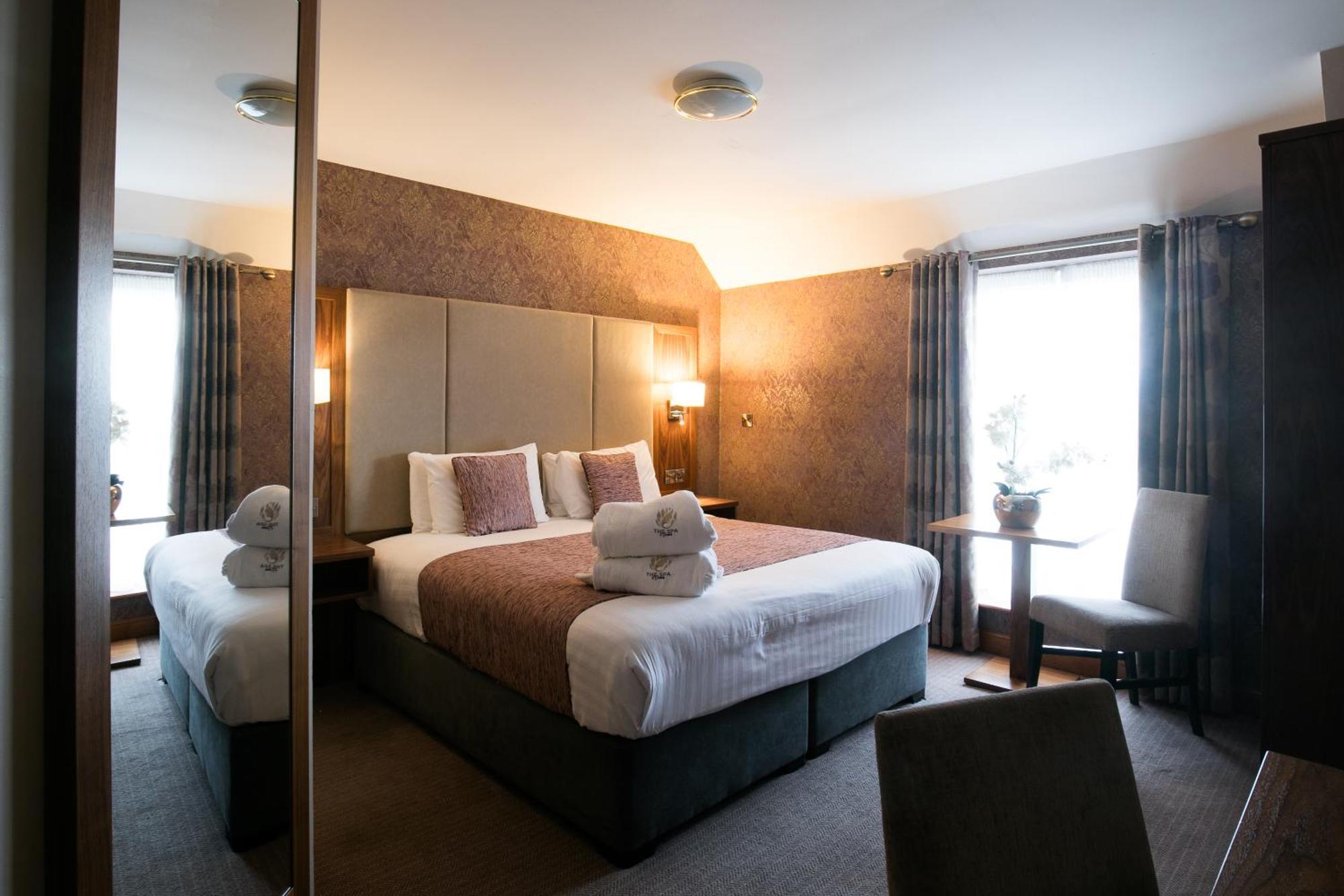 Holyrood Hotel - Leisure Centre & The Spa At Orchids バンドラン エクステリア 写真