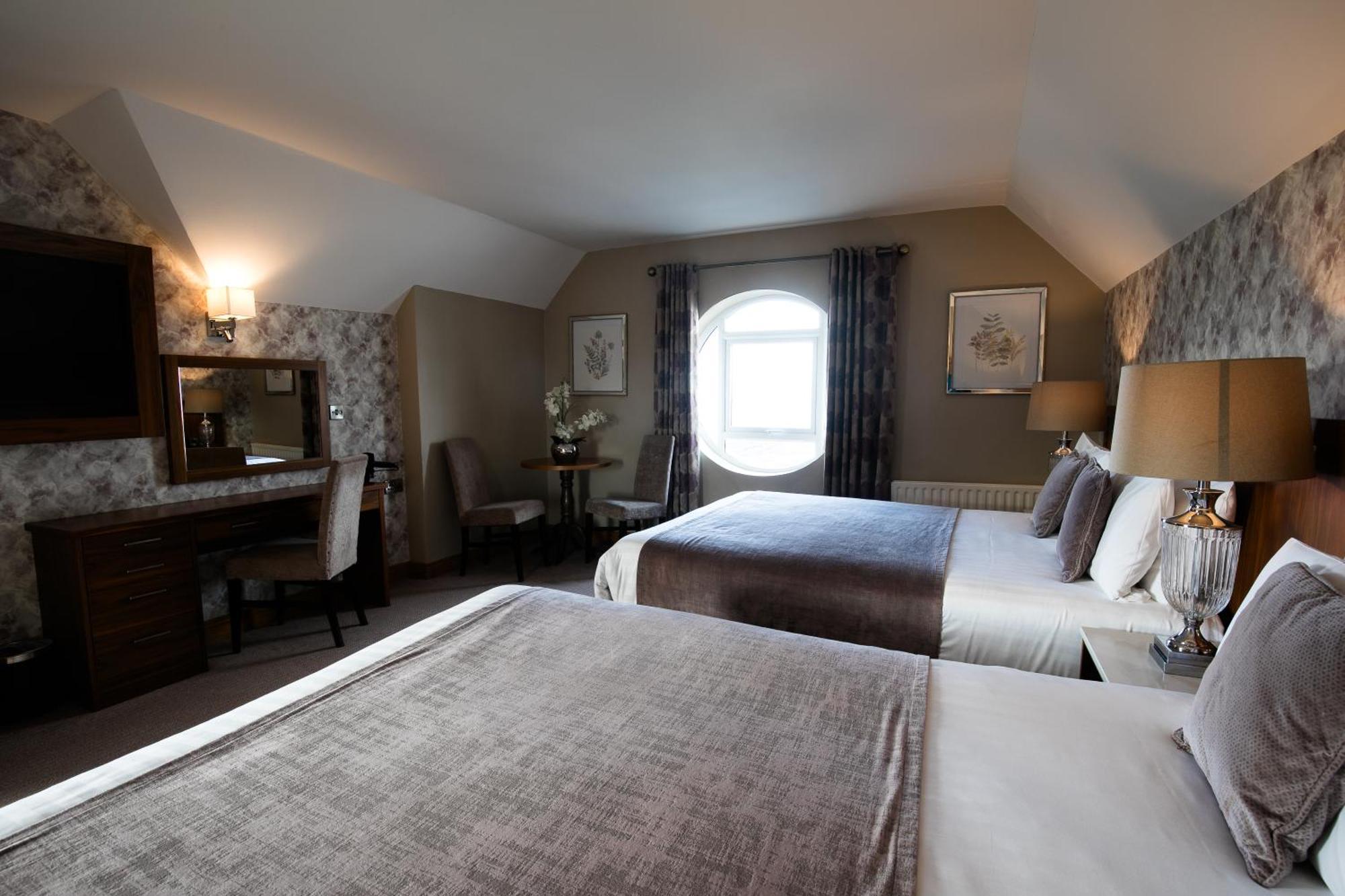 Holyrood Hotel - Leisure Centre & The Spa At Orchids バンドラン エクステリア 写真