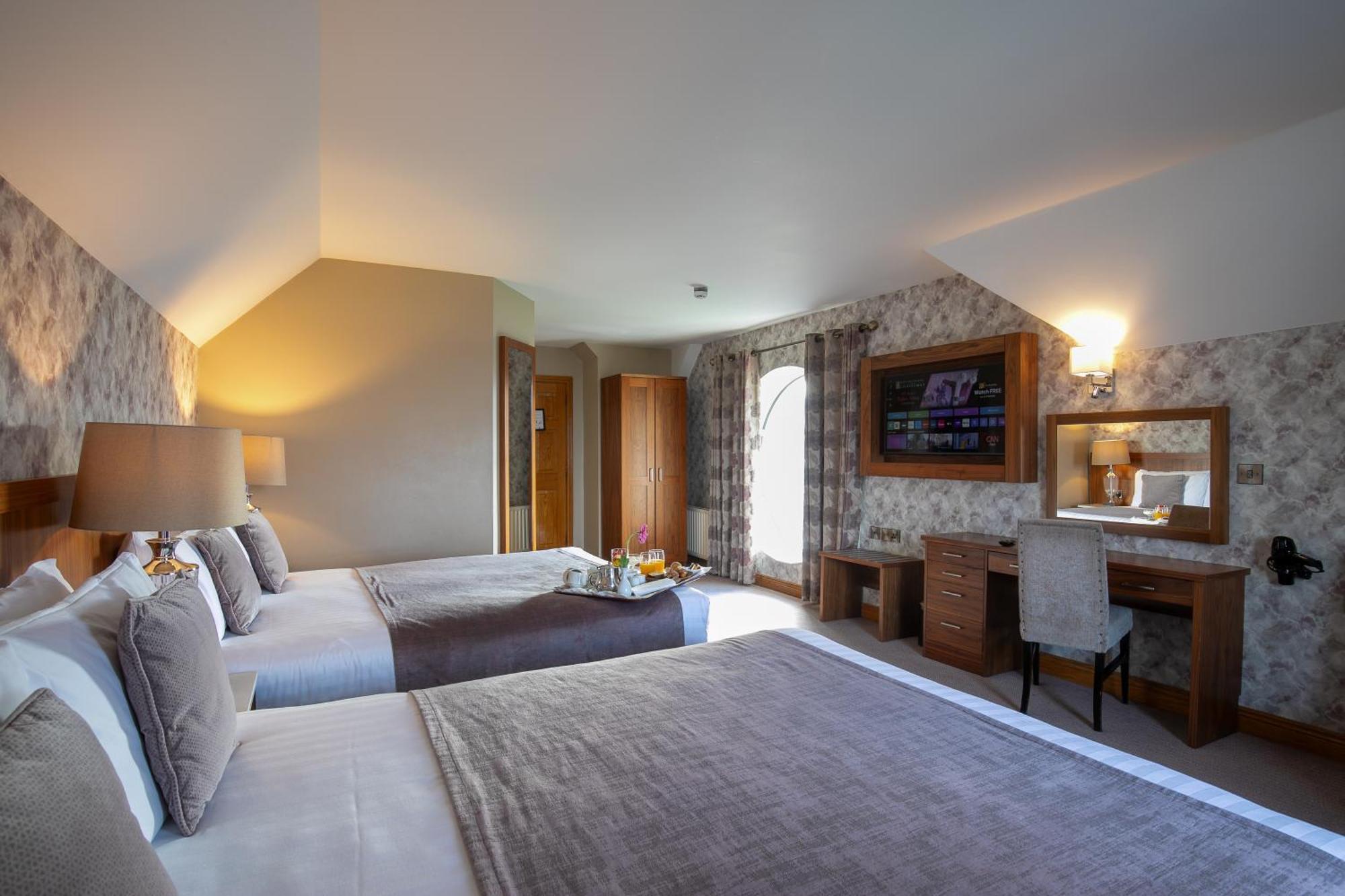 Holyrood Hotel - Leisure Centre & The Spa At Orchids バンドラン エクステリア 写真
