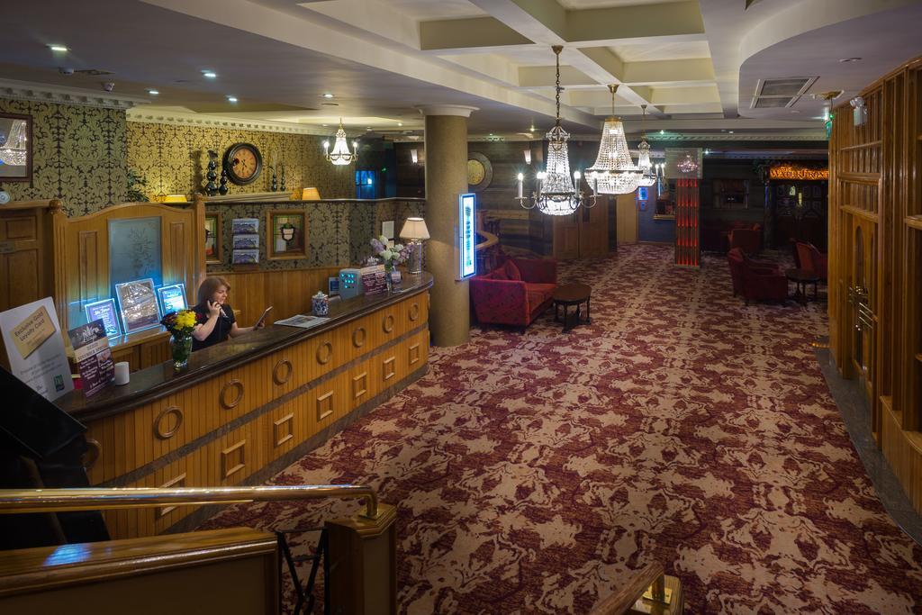 Holyrood Hotel - Leisure Centre & The Spa At Orchids バンドラン エクステリア 写真
