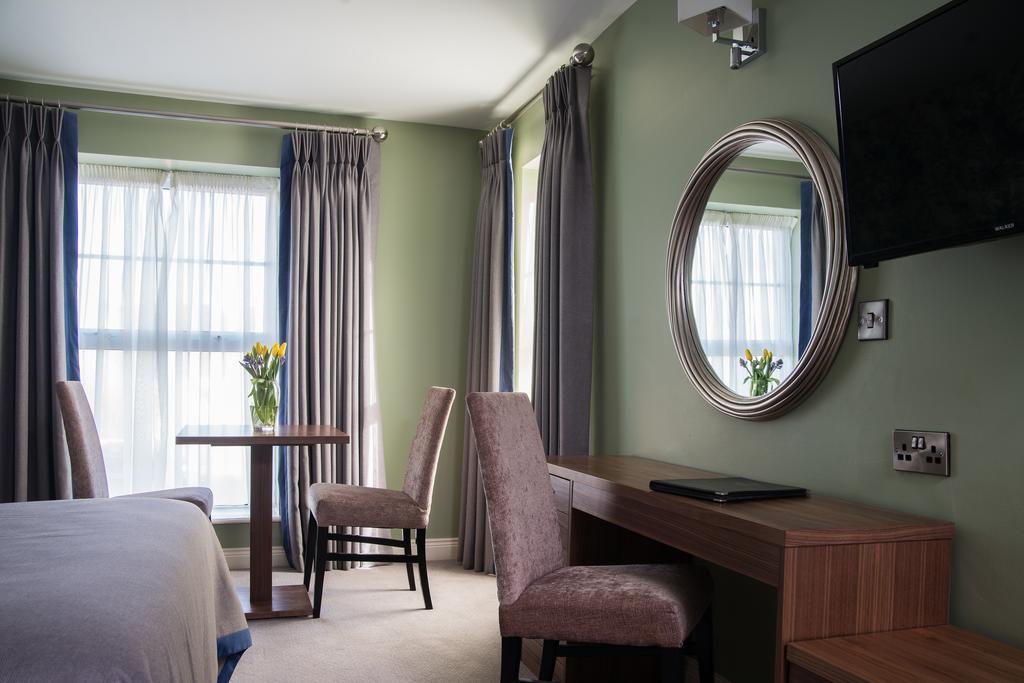 Holyrood Hotel - Leisure Centre & The Spa At Orchids バンドラン エクステリア 写真