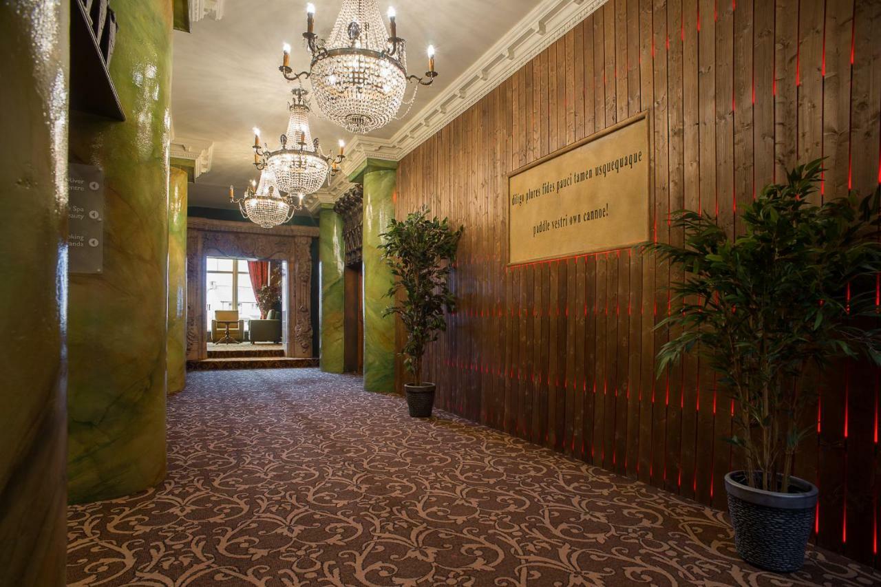 Holyrood Hotel - Leisure Centre & The Spa At Orchids バンドラン エクステリア 写真
